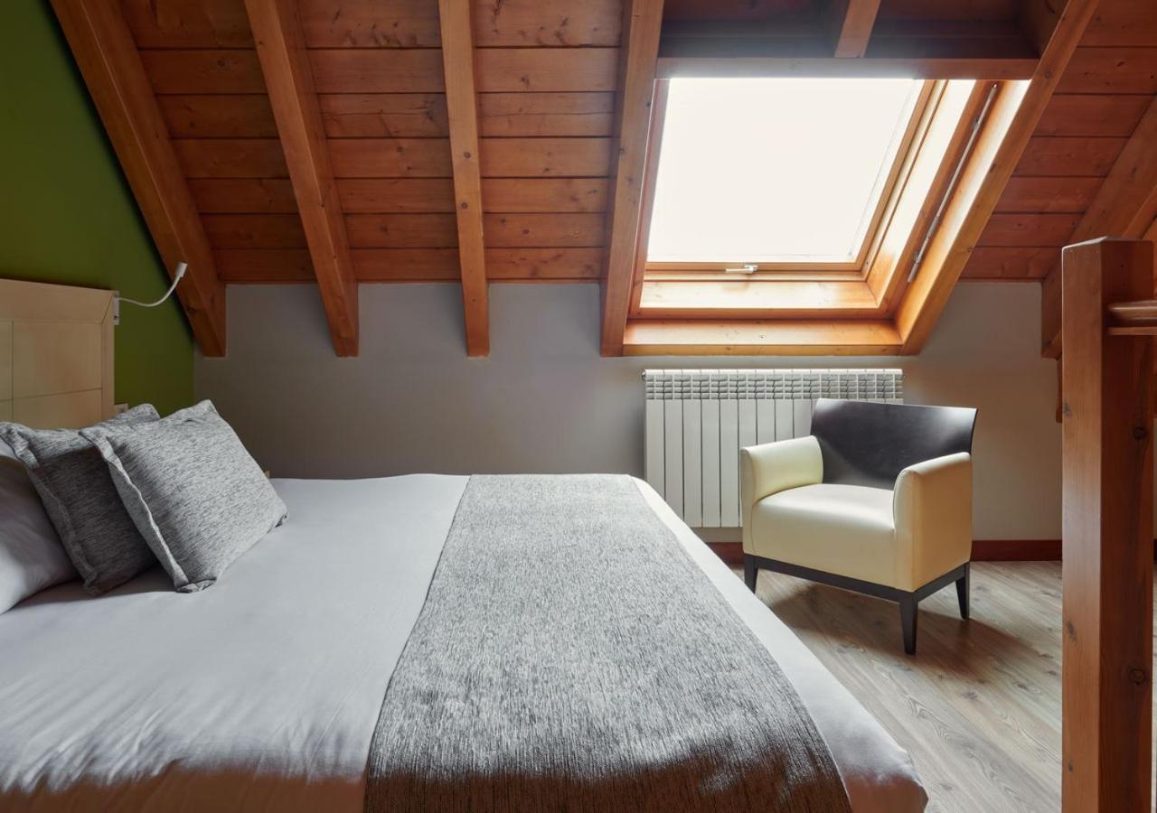Apartahotel Tres Quinones Sallent De Gallego Luaran gambar