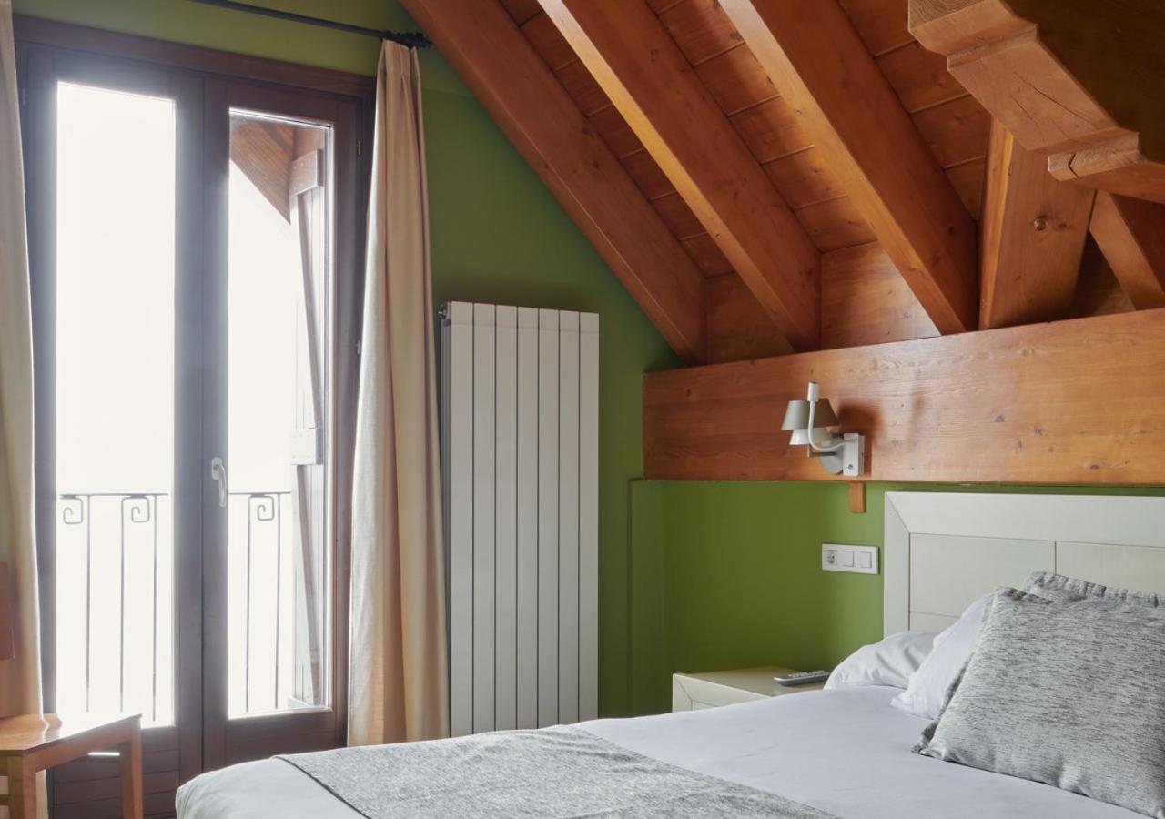 Apartahotel Tres Quinones Sallent De Gallego Luaran gambar