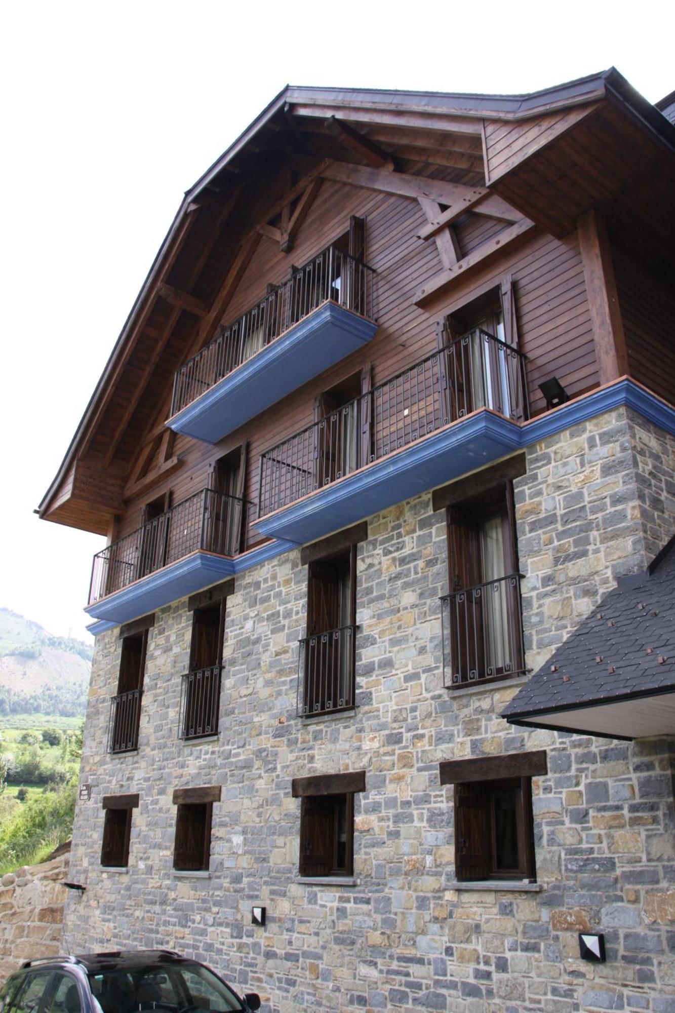 Apartahotel Tres Quinones Sallent De Gallego Luaran gambar