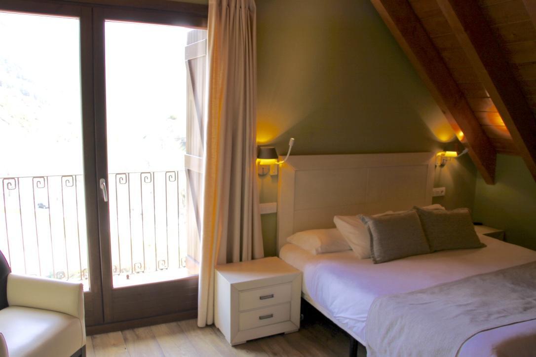 Apartahotel Tres Quinones Sallent De Gallego Luaran gambar