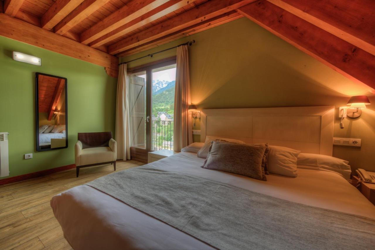 Apartahotel Tres Quinones Sallent De Gallego Luaran gambar